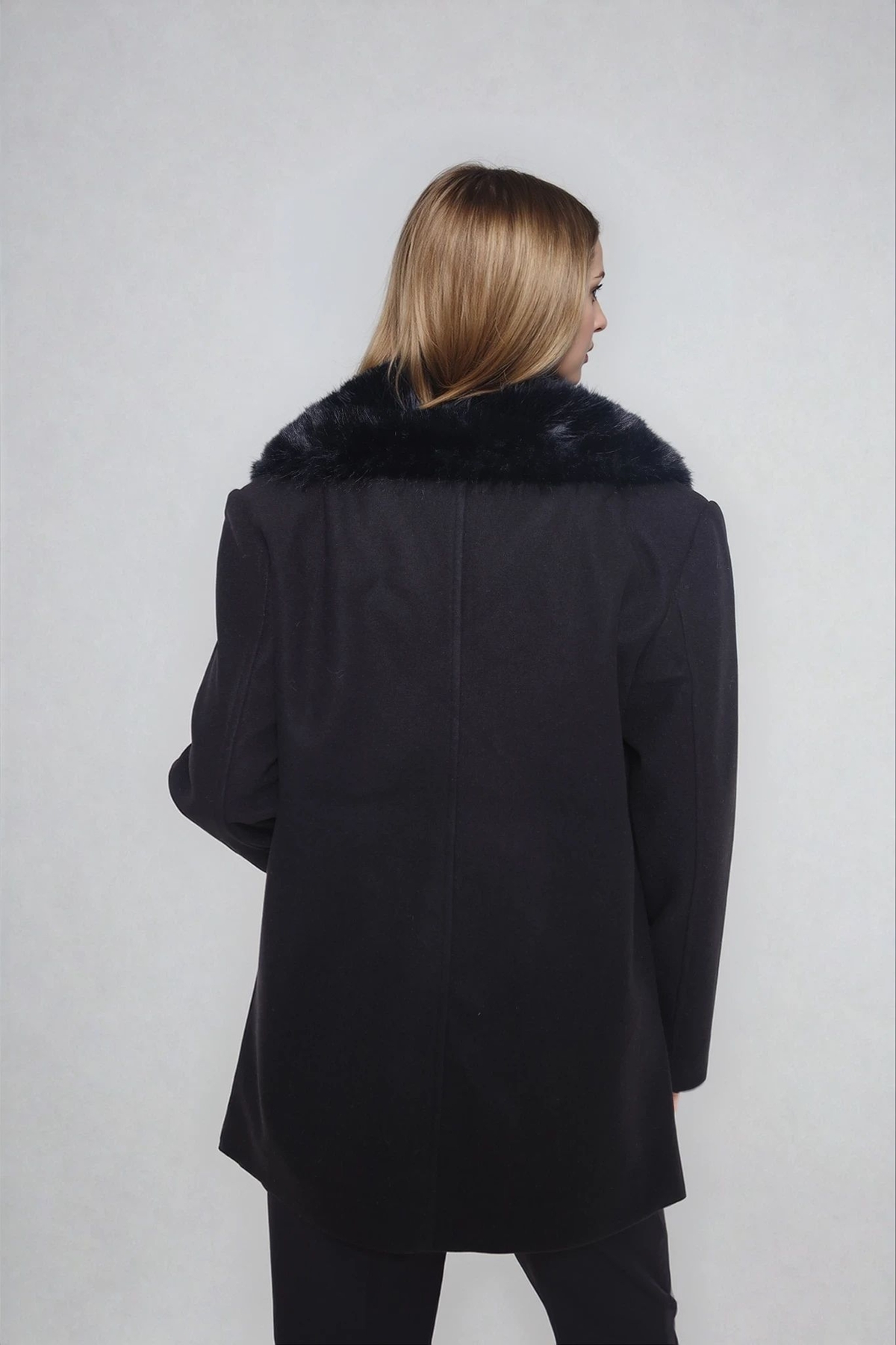 Yakası Tüylü Büyük Cepli Kısa Kaşe Kaban - Thumbnail