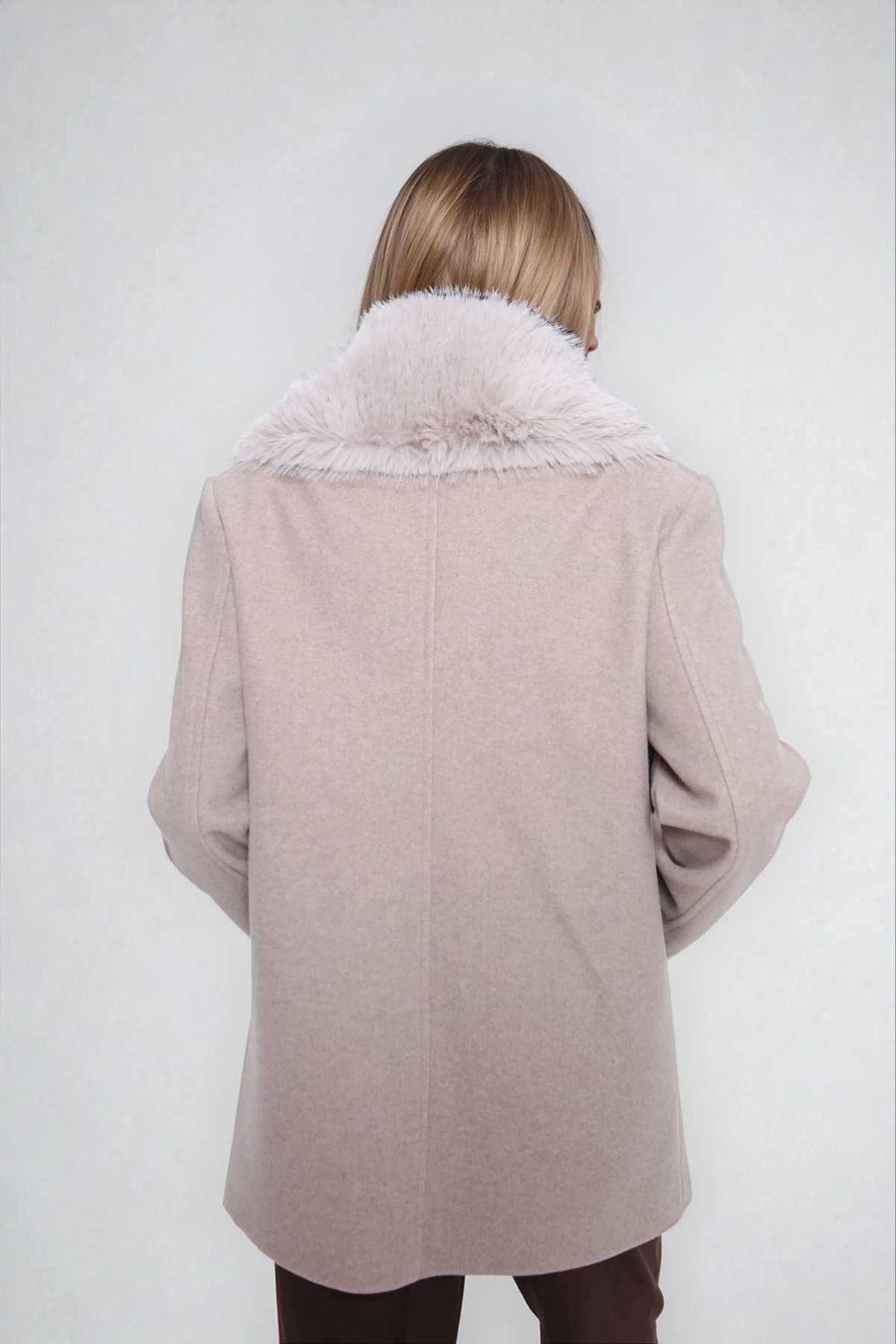 Yakası Tüylü Büyük Cepli Kısa Kaşe Kaban - Thumbnail