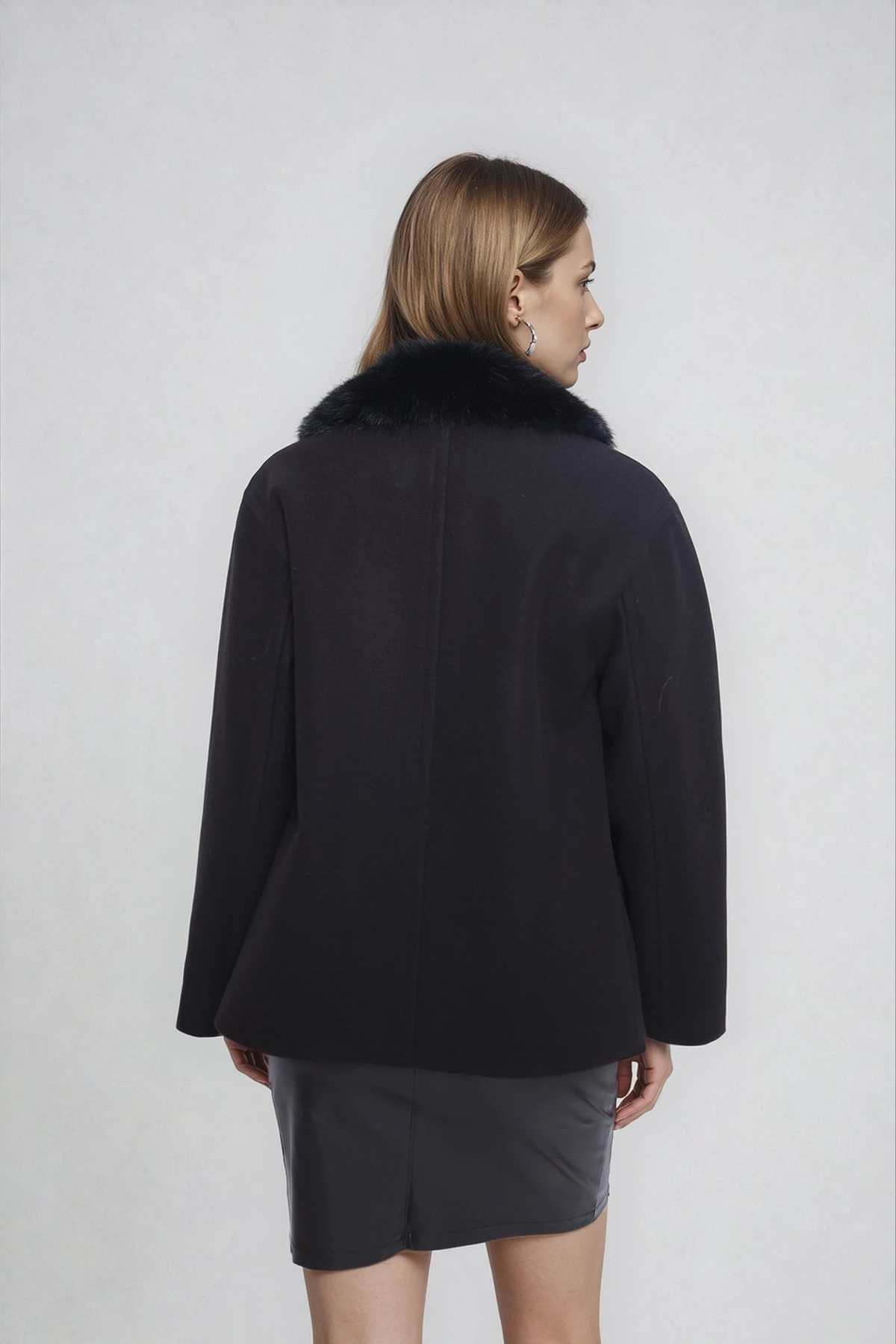 Yakası Tüylü Düğmeli Kısa Kaşe Kaban - Thumbnail