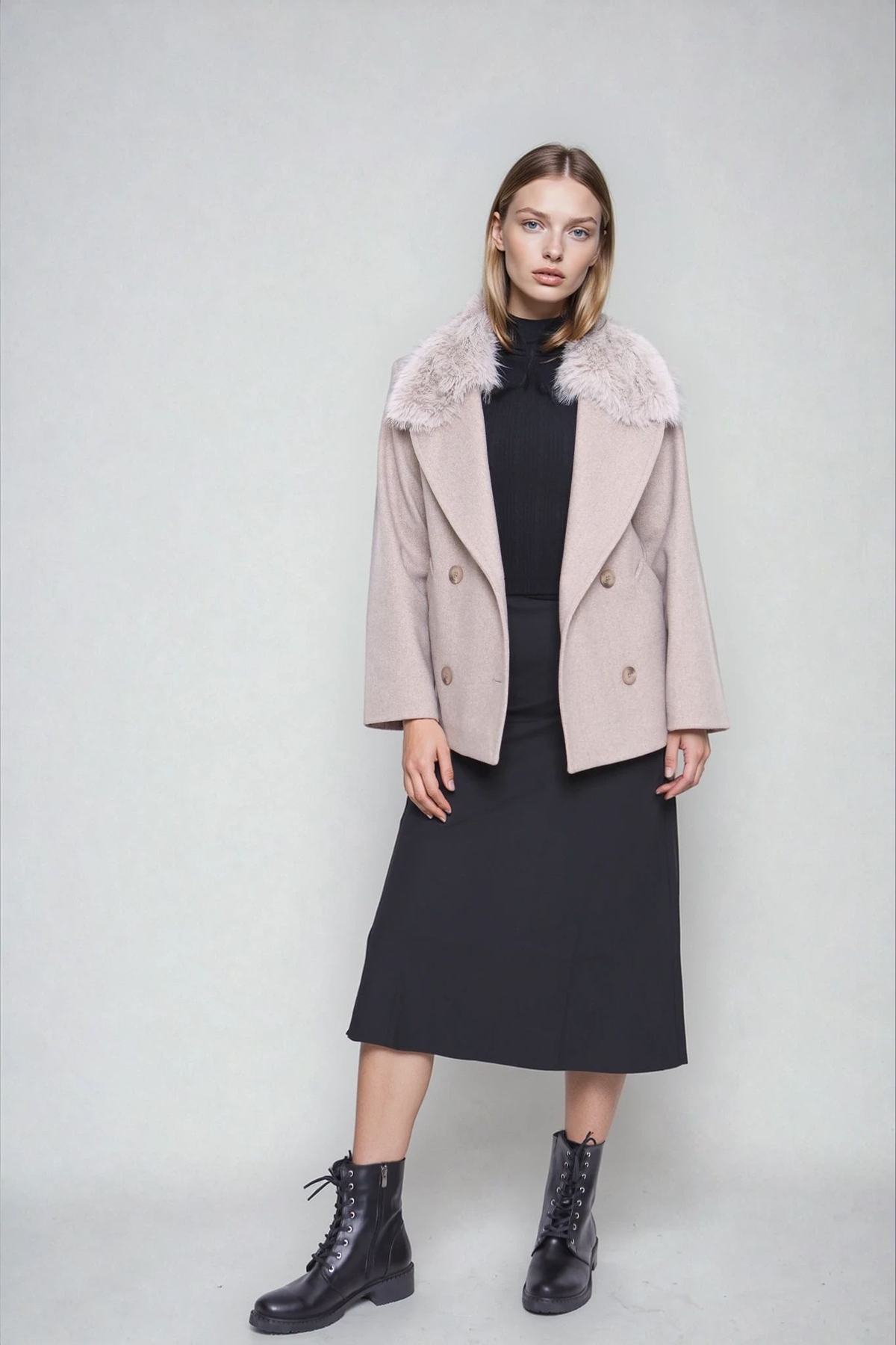 Yakası Tüylü Düğmeli Kısa Kaşe Kaban - Thumbnail