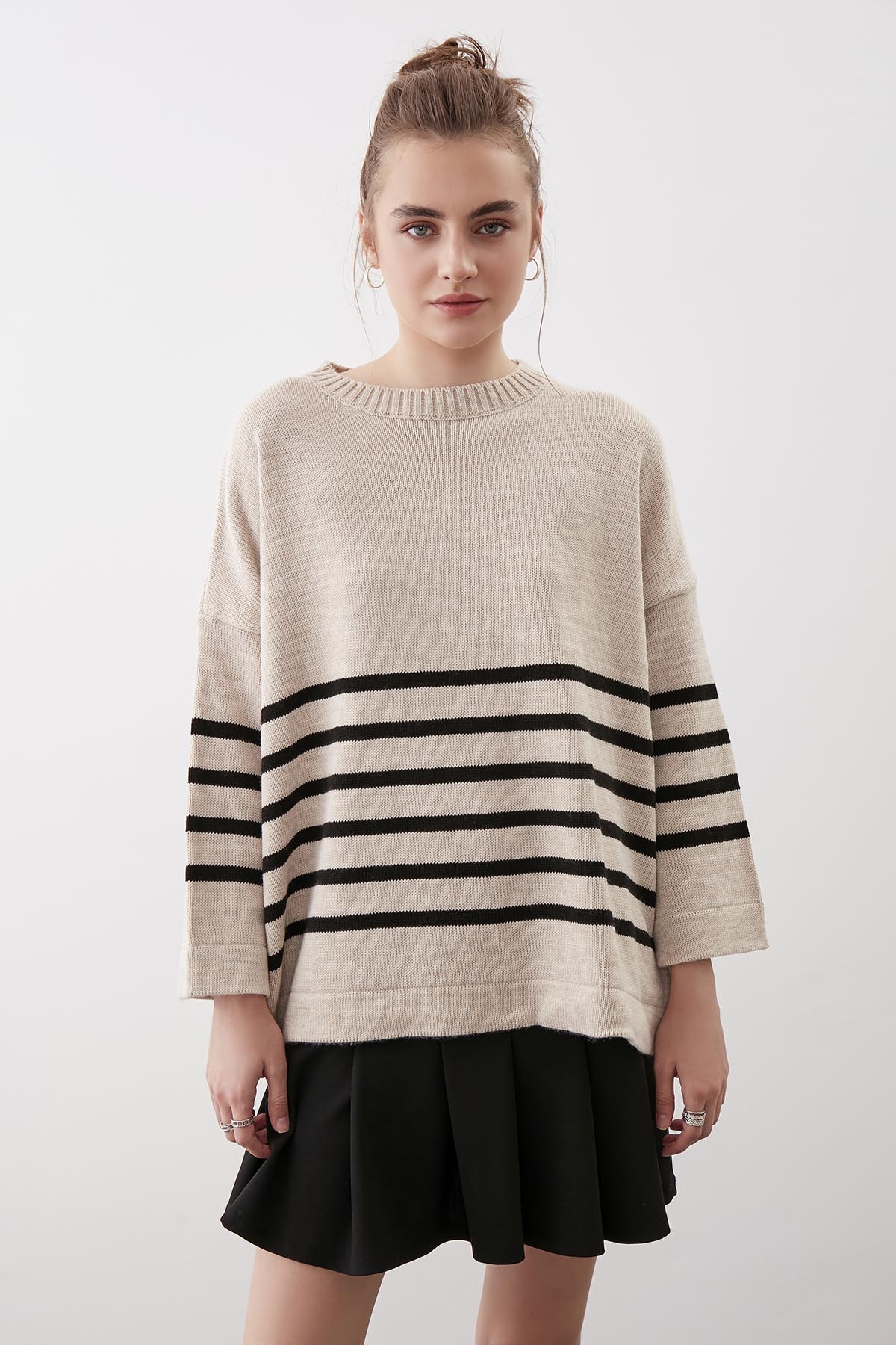 Yuvarlak Yaka Çizgili Oversize Kazak - Thumbnail