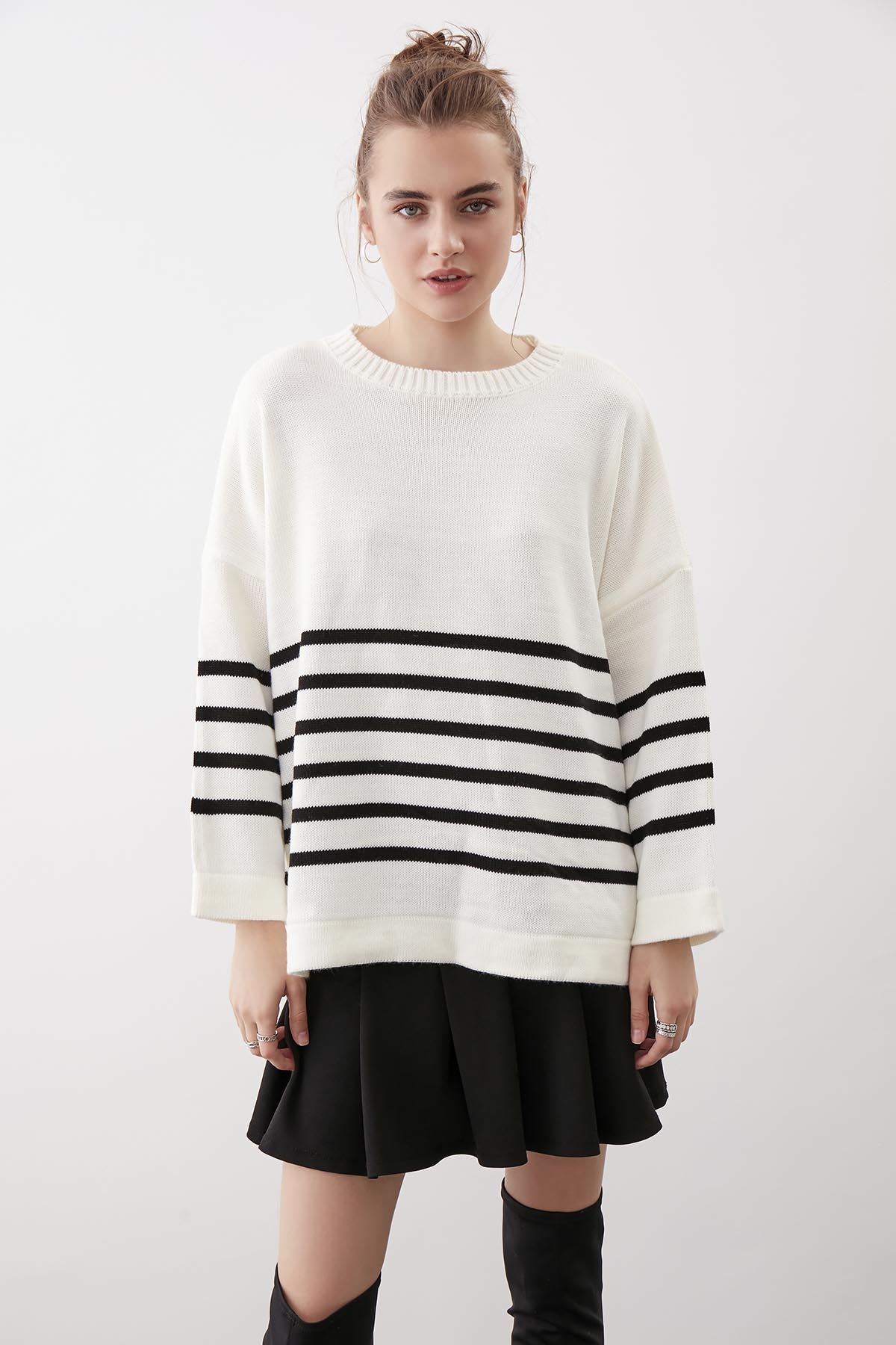 Yuvarlak Yaka Çizgili Oversize Kazak - Thumbnail