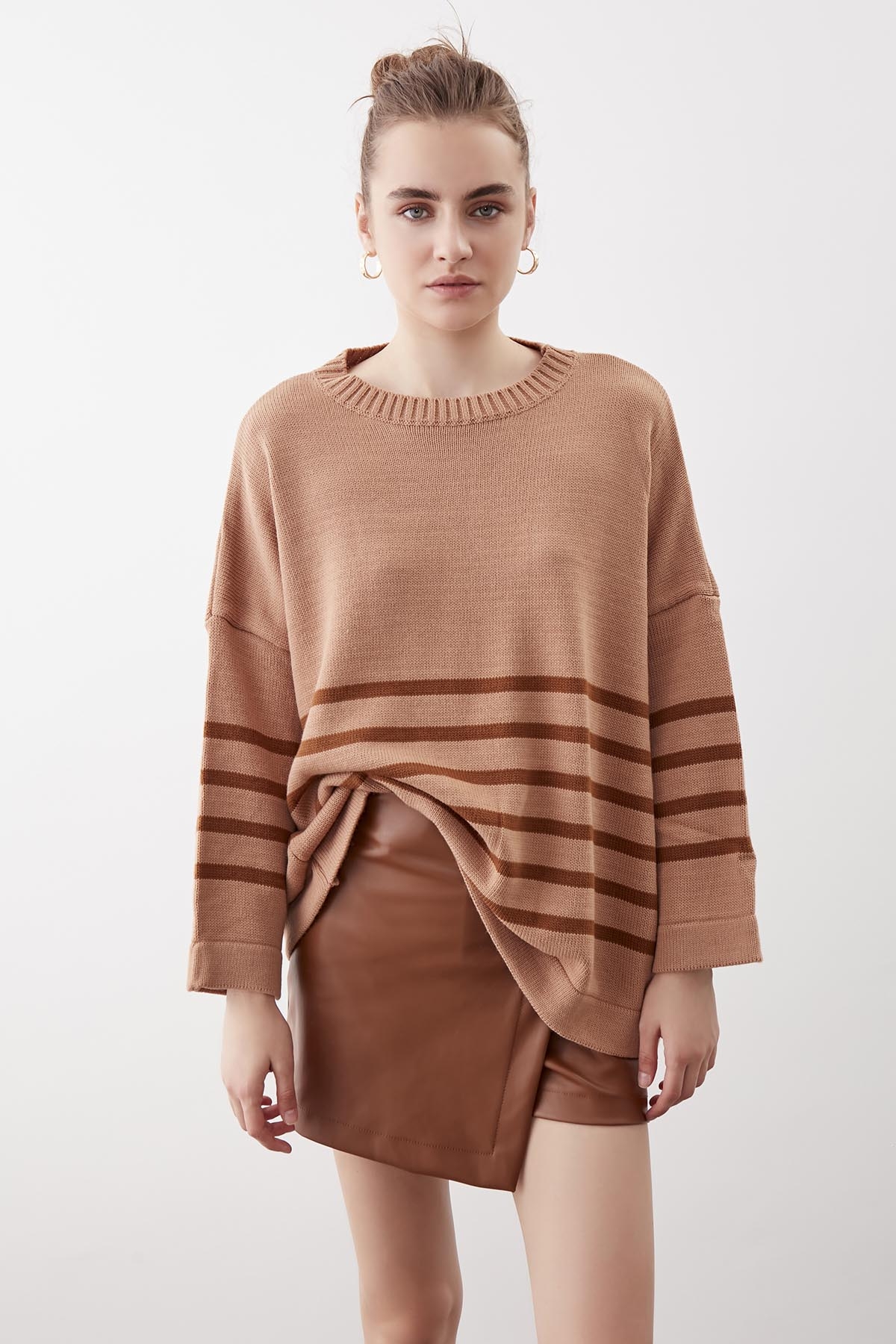 Yuvarlak Yaka Çizgili Oversize Kazak - Thumbnail