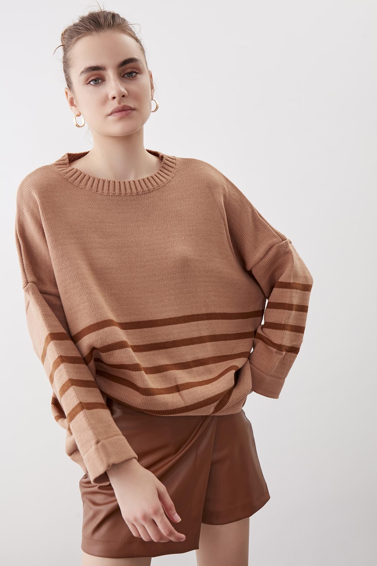 Yuvarlak Yaka Çizgili Oversize Kazak - Thumbnail