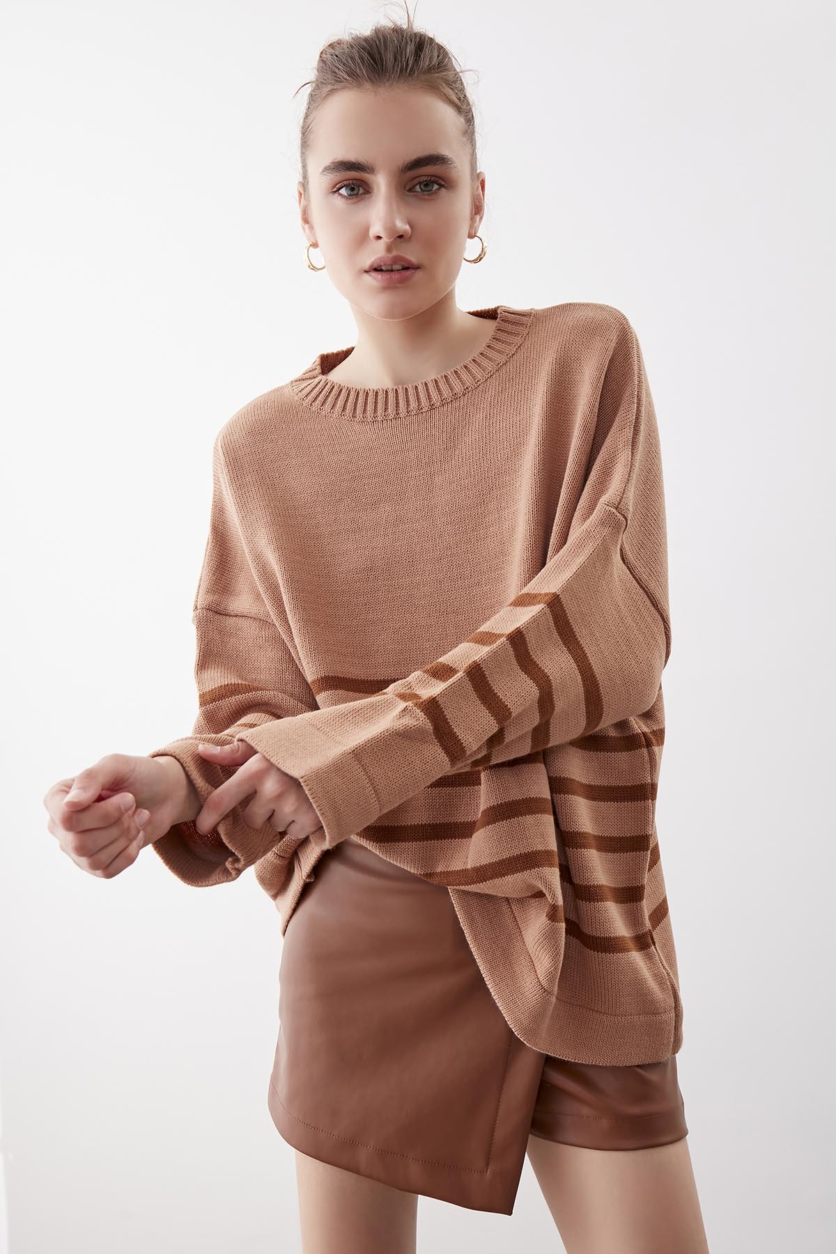 Yuvarlak Yaka Çizgili Oversize Kazak - Thumbnail