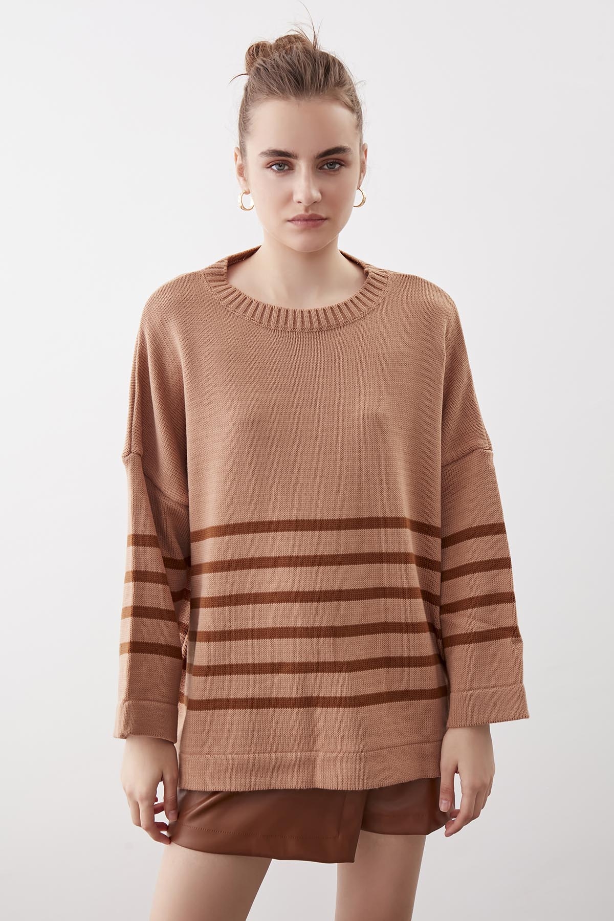 Yuvarlak Yaka Çizgili Oversize Kazak - Thumbnail