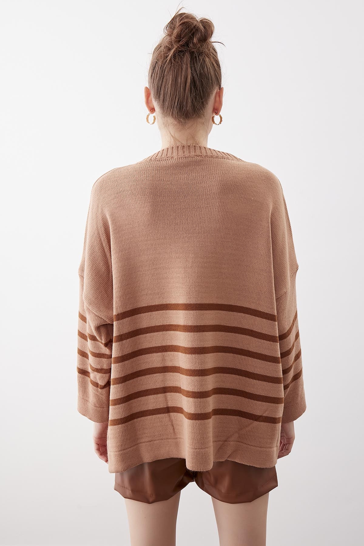 Yuvarlak Yaka Çizgili Oversize Kazak - Thumbnail