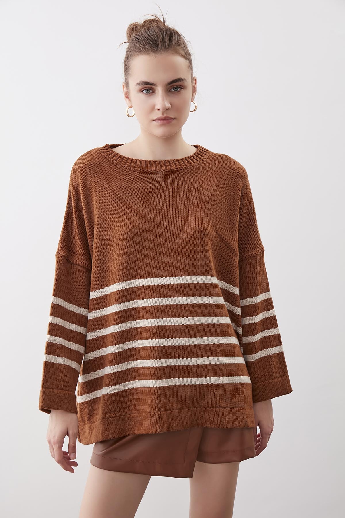 Yuvarlak Yaka Çizgili Oversize Kazak - Thumbnail