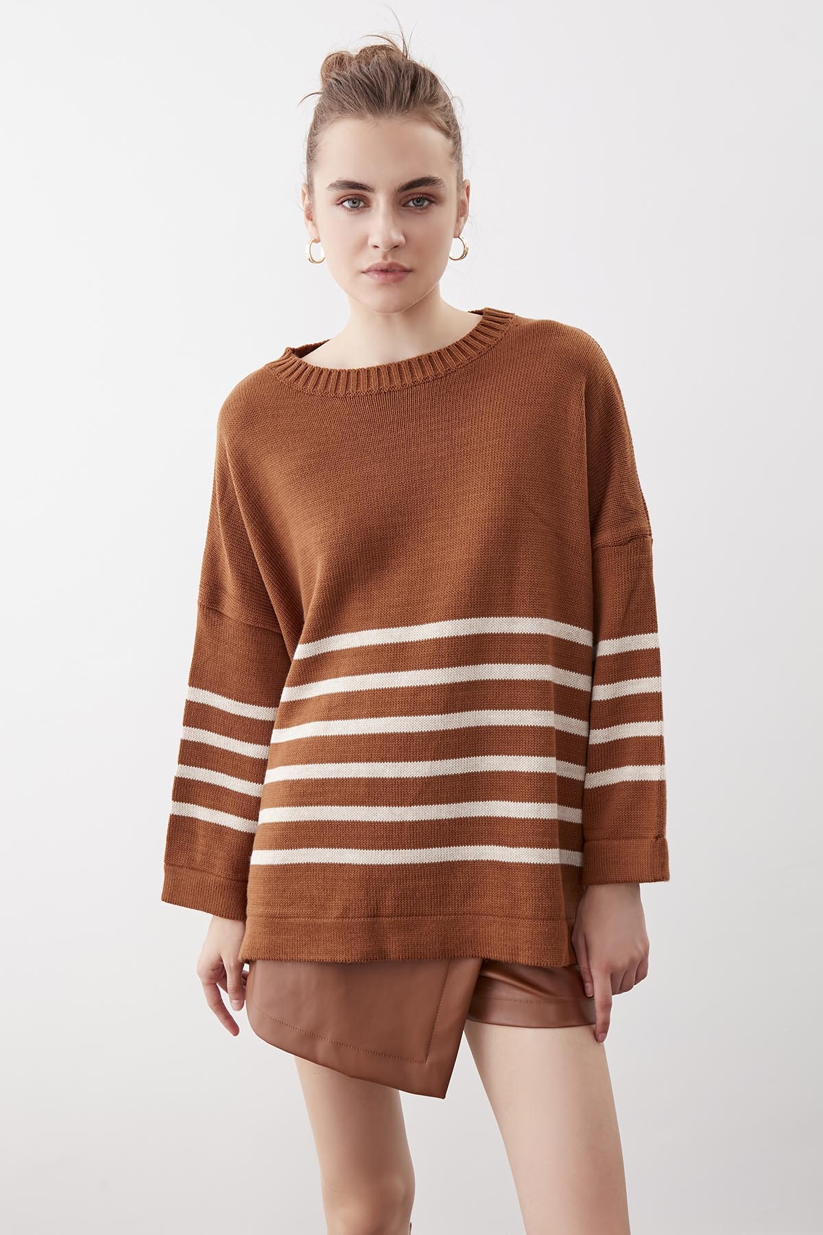 Yuvarlak Yaka Çizgili Oversize Kazak - Thumbnail