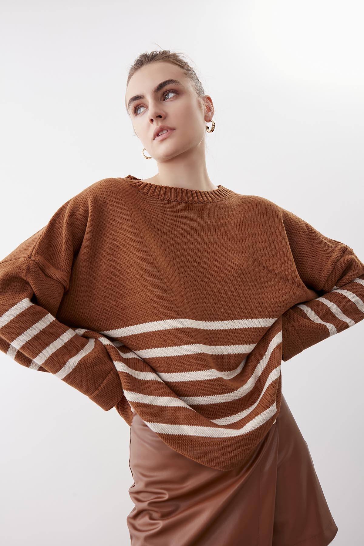 Yuvarlak Yaka Çizgili Oversize Kazak - Thumbnail