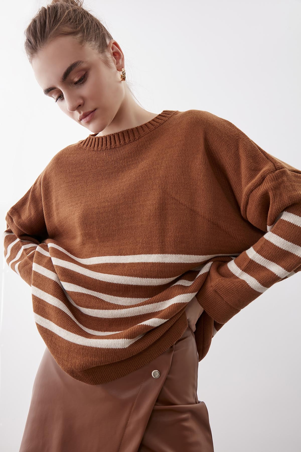 Yuvarlak Yaka Çizgili Oversize Kazak - Thumbnail