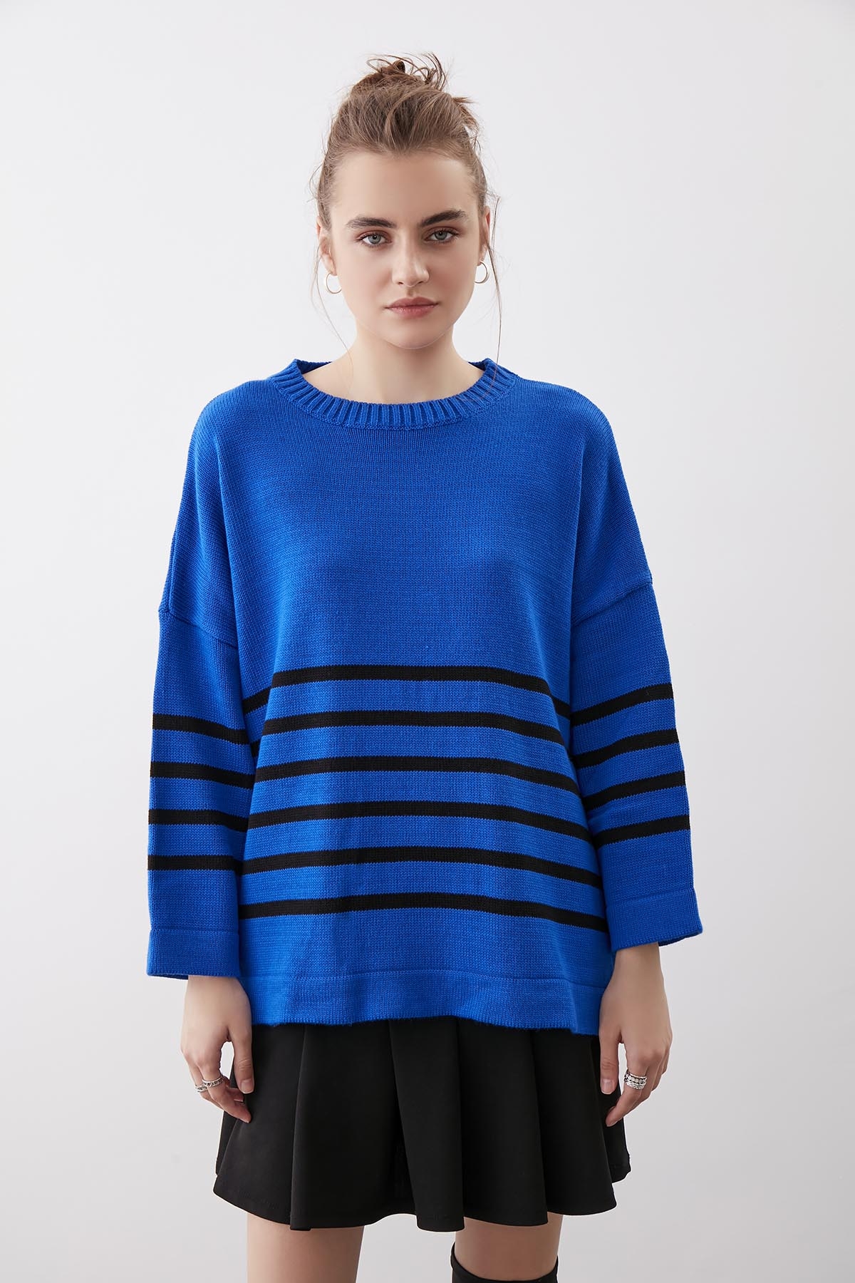 Yuvarlak Yaka Çizgili Oversize Kazak - Thumbnail