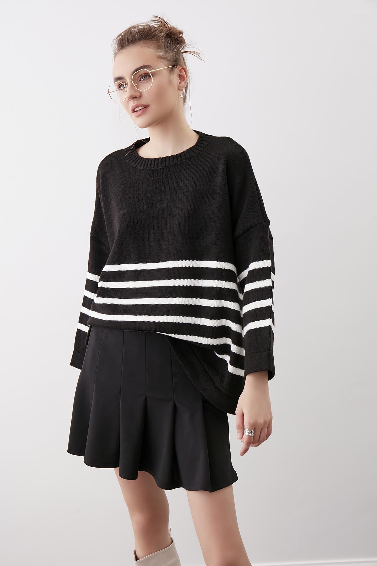 Yuvarlak Yaka Çizgili Oversize Kazak - Thumbnail