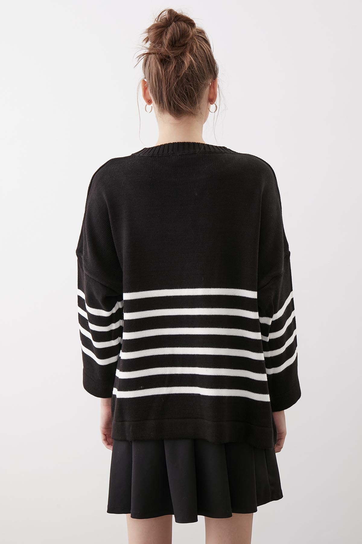 Yuvarlak Yaka Çizgili Oversize Kazak - Thumbnail