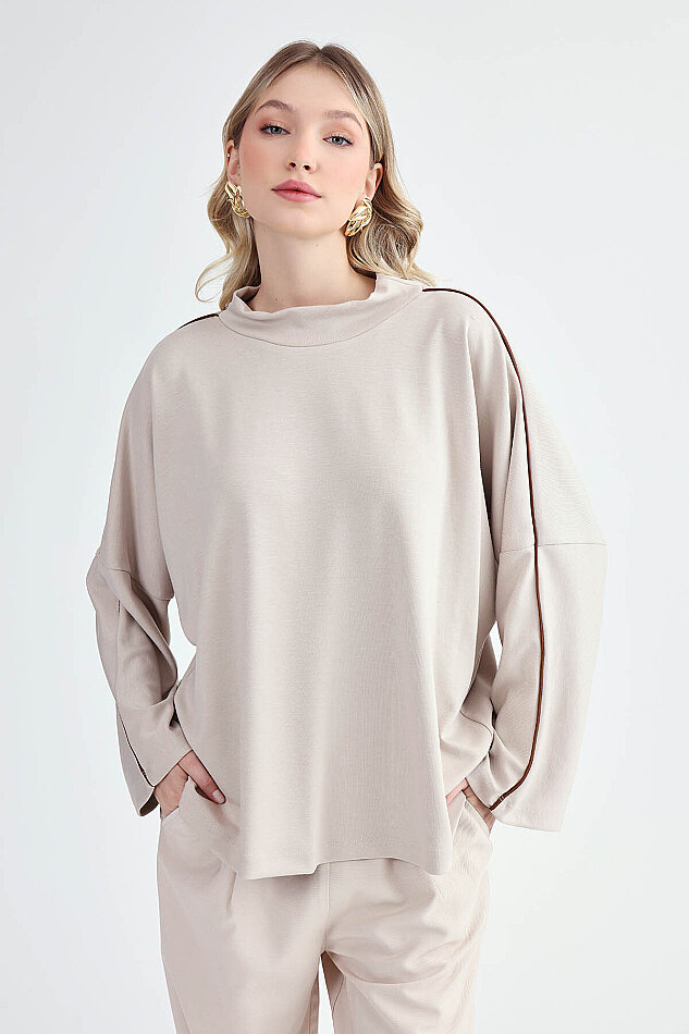 Yuvarlak Yaka Kenarı Şeritli Oversize Bluz - 1