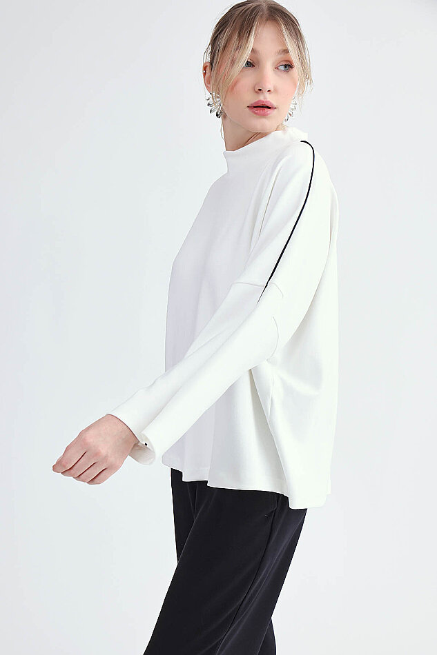Yuvarlak Yaka Kenarı Şeritli Oversize Bluz - 10