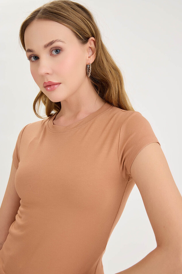 Yuvarlak Yaka Kısa Kol Crop Bluz - 11