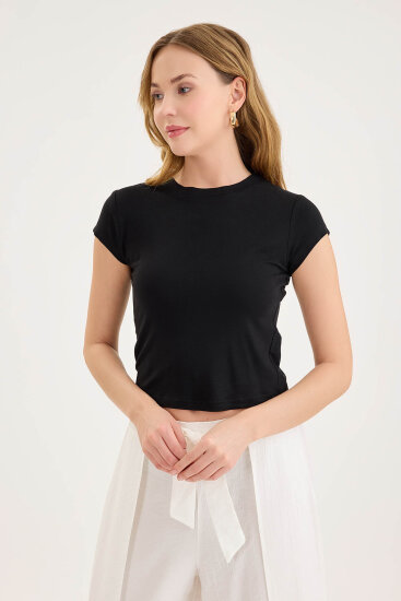 Yuvarlak Yaka Kısa Kol Crop Bluz - 15