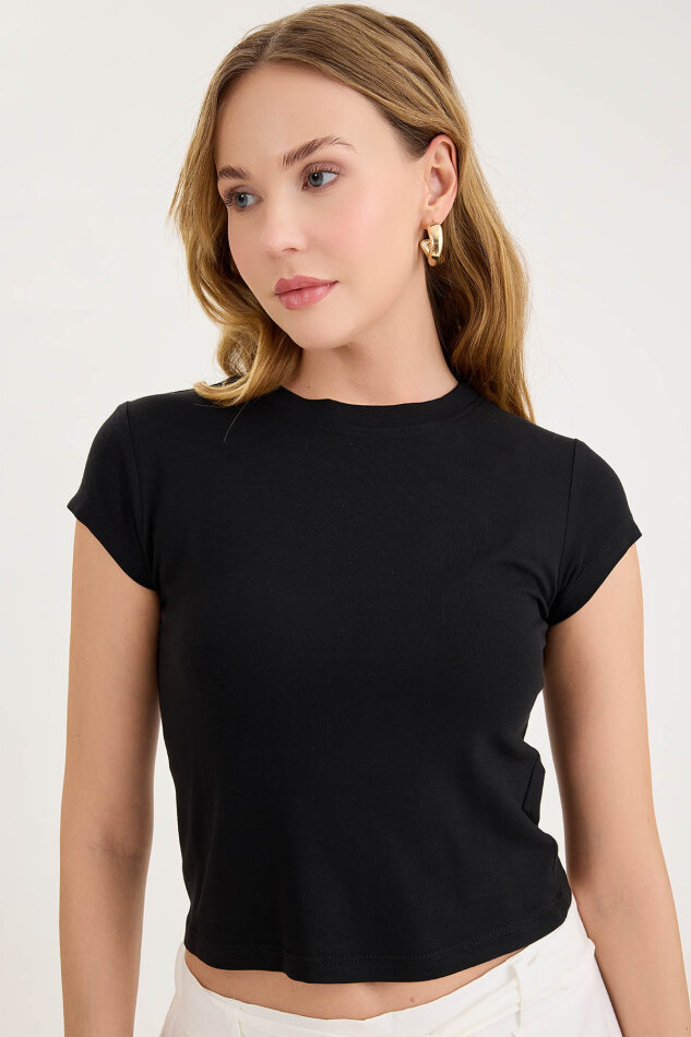 Yuvarlak Yaka Kısa Kol Crop Bluz - 17