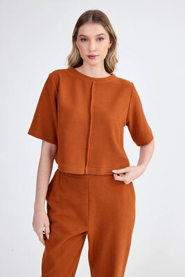 Yuvarlak Yaka Önden Dikişli Kısa Kol Crop Triko Bluz - 11