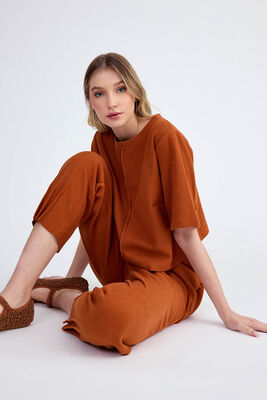 Yuvarlak Yaka Önden Dikişli Kısa Kol Crop Triko Bluz - 16