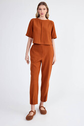 Yuvarlak Yaka Önden Dikişli Kısa Kol Crop Triko Bluz - 12