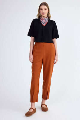 Yuvarlak Yaka Önden Dikişli Kısa Kol Crop Triko Bluz - 18