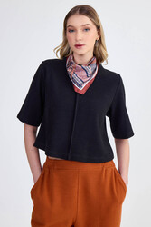 Yuvarlak Yaka Önden Dikişli Kısa Kol Crop Triko Bluz - 17