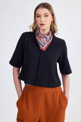 Yuvarlak Yaka Önden Dikişli Kısa Kol Crop Triko Bluz - 17