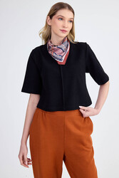 Yuvarlak Yaka Önden Dikişli Kısa Kol Crop Triko Bluz - 19