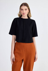 Yuvarlak Yaka Önden Dikişli Kısa Kol Crop Triko Bluz - 20