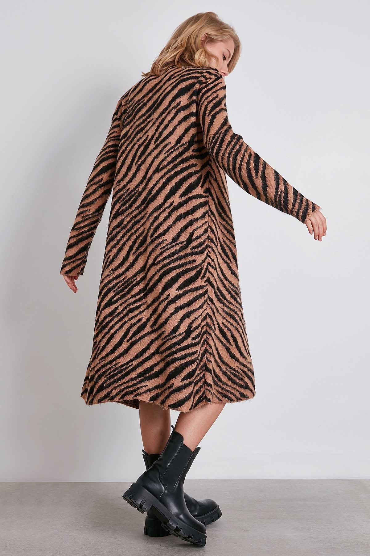 Zebra Desen Şardonlu Uzun Triko Hırka - Thumbnail