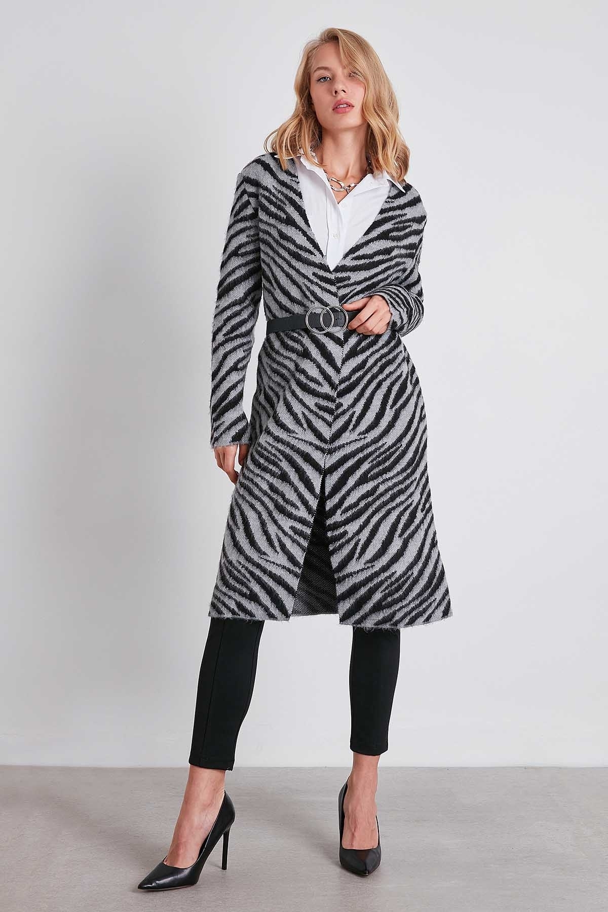 Zebra Desen Şardonlu Uzun Triko Hırka - Thumbnail