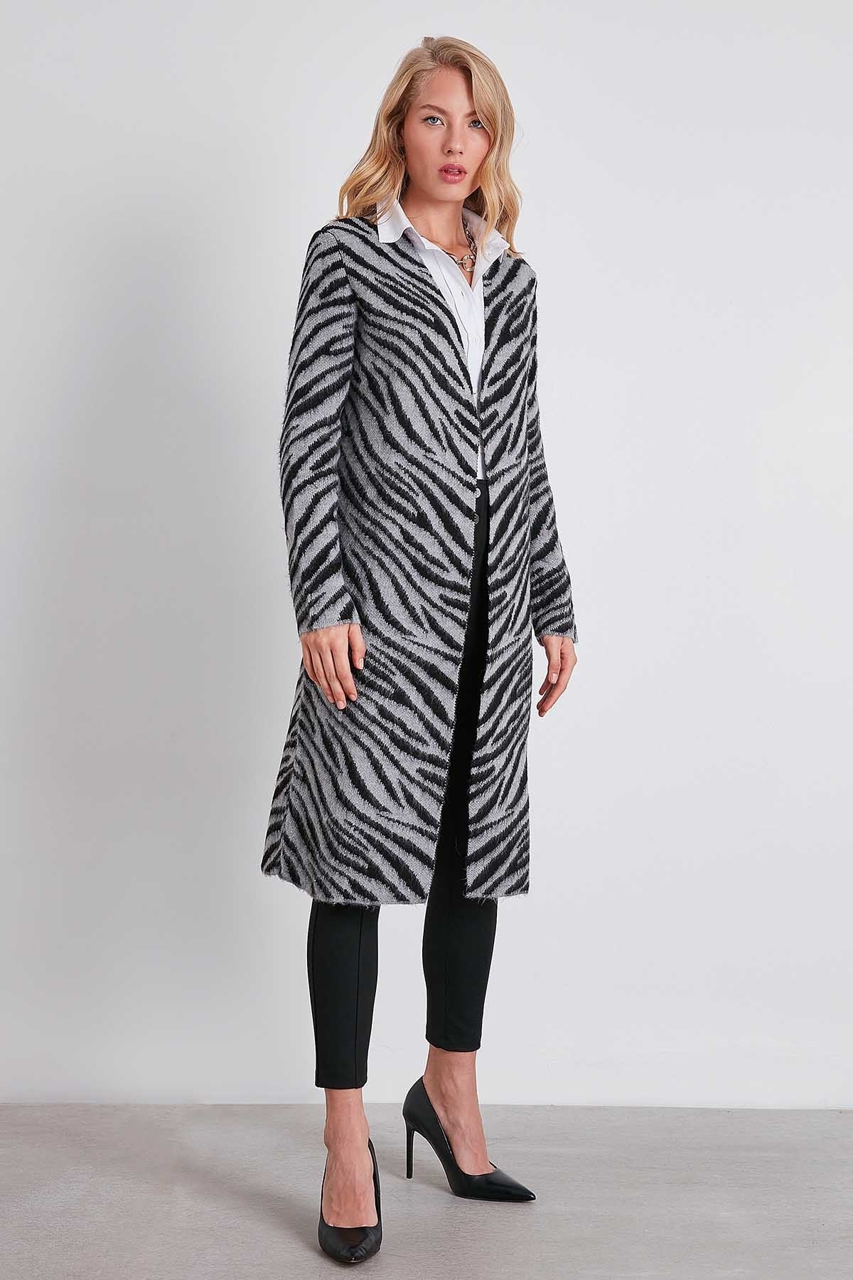 Zebra Desen Şardonlu Uzun Triko Hırka - Thumbnail